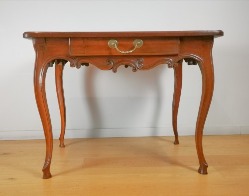 Table à écrire ou petit bureau Provençal, vers 1750 - Mobilier Style Louis XV