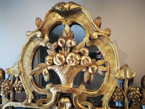 A Louis XV giltwood mirror from Provence - Mirrors, Trumeau Style Louis XV