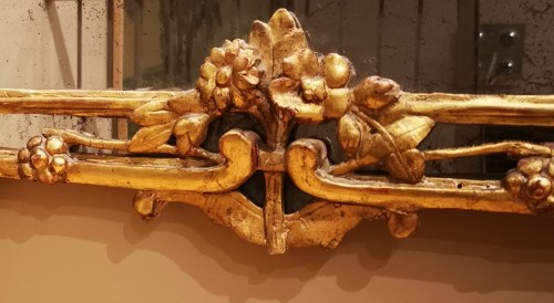 Antiquités - A Louis XV giltwood mirror from Provence