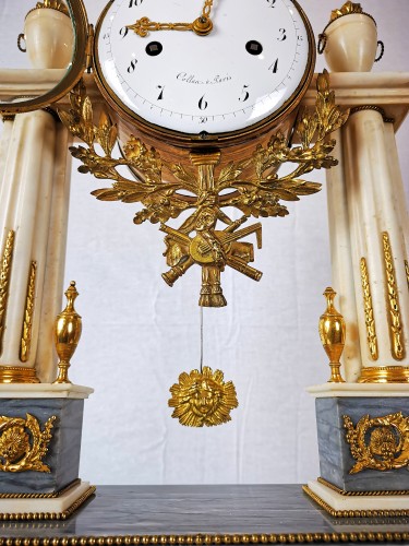 A Louis XVI portico marble and gilt-bronze mantel clock. - Louis XVI