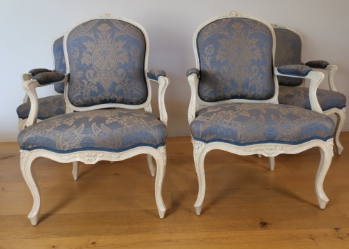 A set of four Louis XV painted armchairs by Louis-Michel Lefèvre 18th cent. - Seating Style Louis XV