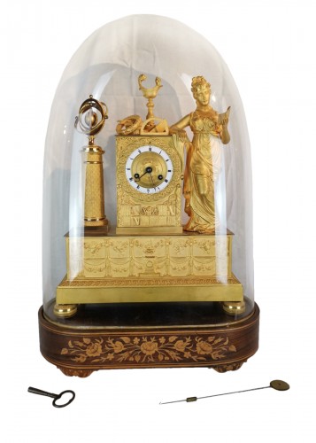 Pendule d’époque Empire dite aux objets scientifiques