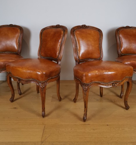 Suite de quatre chaises d'époque Louis XV, vers 1750 - Sérignan Antiquités