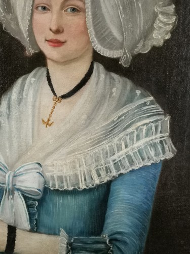Portrait d’époque Louis XVI, La Jeune femme à la colombe du Saint-Esprit - Sérignan Antiquités