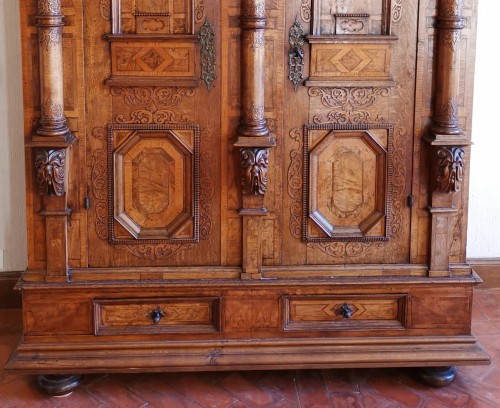 Louis XIV - Small Alsatian Baroque wardrobe with three columns Early 17th Century.