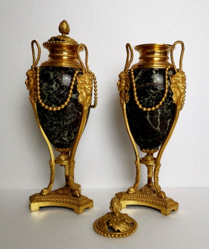 Pair of &quot;Athenian&quot; Louis XVI style cassolettes with the effigy of Bacchus.  - 