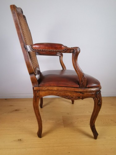 A Louis XV beechwood armchair att François Reuze 18th century - Seating Style Louis XV