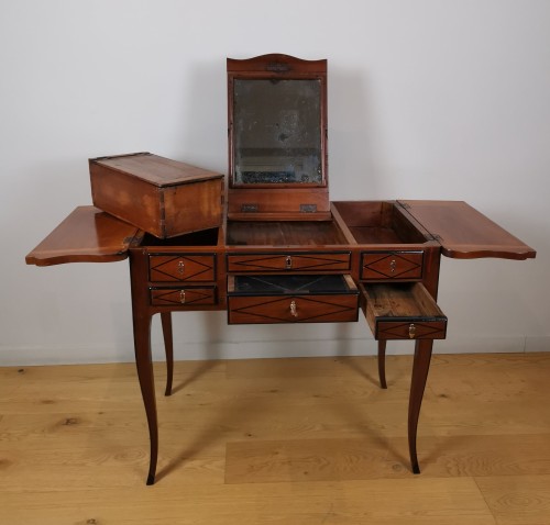 A Louis XV dressing table of Dauphiné - Furniture Style Louis XV