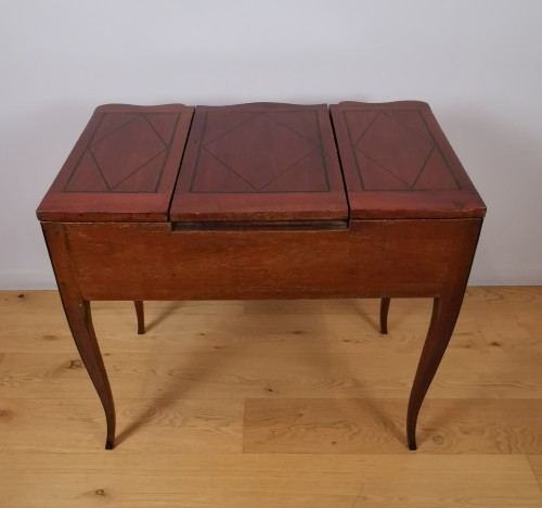 Louis XV - A Louis XV dressing table of Dauphiné