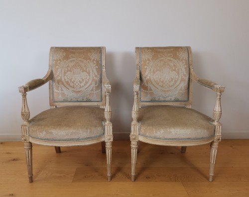 Paire de fauteuils à dossier plat, enroulé Louis XVI estampillés Roussens - Sièges Style Louis XVI