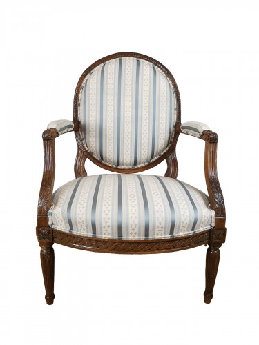 Fauteuil Lyonnais à la reine en médaillon d’poque Louis XVI