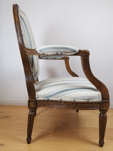 Fauteuil Lyonnais à la reine en médaillon d’poque Louis XVI - Sérignan Antiquités