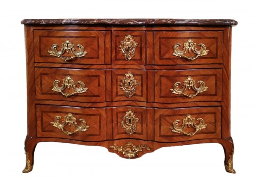 Important chest of drawers  &quot;à la Régence&quot; from the beginning Louis XV