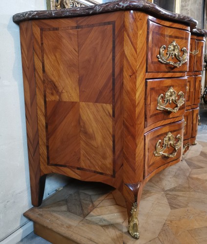 Louis XV - Important chest of drawers  &quot;à la Régence&quot; from the beginning Louis XV
