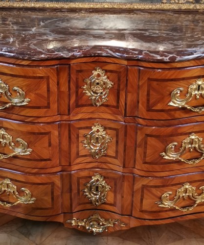 Antiquités - Importante commode à la Régence des prémices du règne de Louis XV, vers 1730