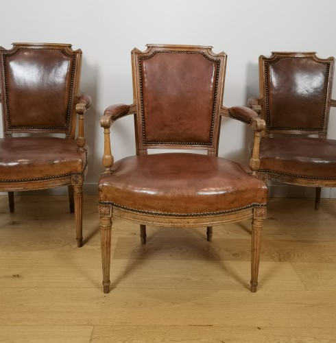 Suite de trois fauteuils d'époque Louis XVI, vers 1785 - 1788 - Sièges Style Louis XVI