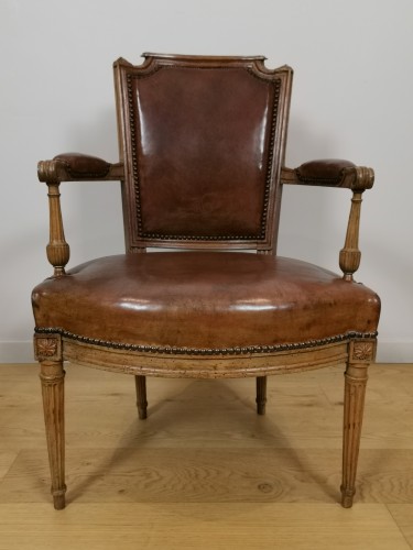 XVIIIe siècle - Suite de trois fauteuils d'époque Louis XVI, vers 1785 - 1788