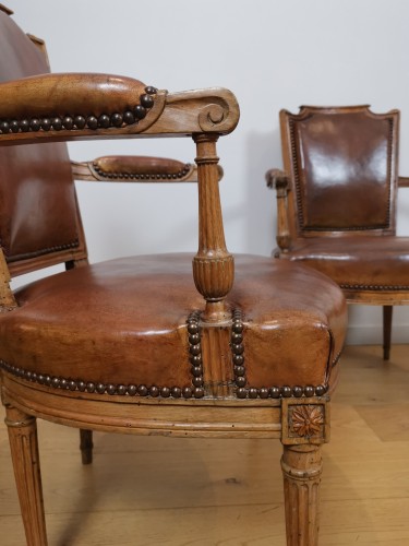 Antiquités - Suite de trois fauteuils d'époque Louis XVI, vers 1785 - 1788