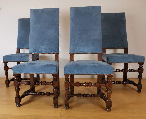 A Louis XIII set of six walnut chairs - Seating Style Louis XIII