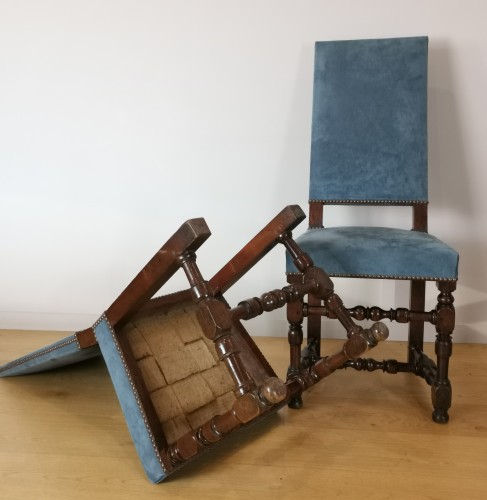 Louis XIII - A Louis XIII set of six walnut chairs