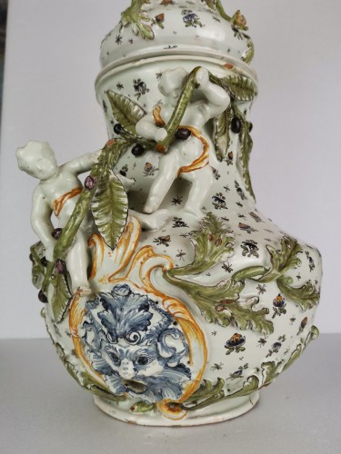 18th century - Wall fountain in earthenware 18th Century