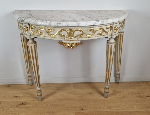 Console demi-lune à quatre pieds d’époque Louis XVI, Vers 1780 - Mobilier Style Louis XVI