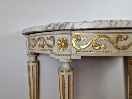 XVIIIe siècle - Console demi-lune à quatre pieds d’époque Louis XVI, Vers 1780