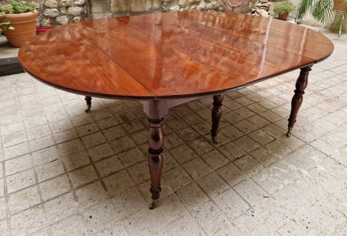 18th century - A Solid mahogany extending dining Table late18th early 19th Century 