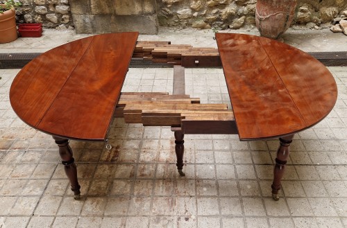 Antiquités - A Solid mahogany extending dining Table late18th early 19th Century 