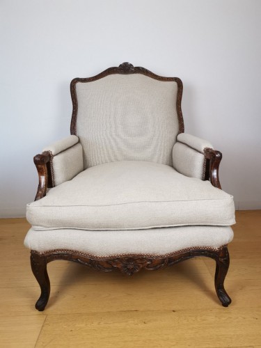 A Louis XV walnut bergère 18th century - Seating Style Louis XV