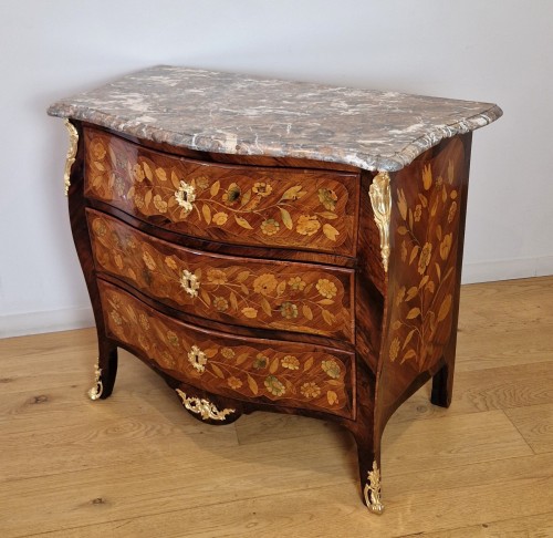 Mobilier Commode - Commode d’entre deux d’époque Louis XV en marqueterie de fleurs