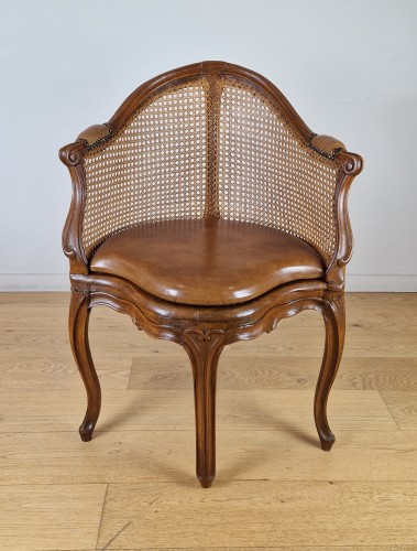 Fauteuil de bureau canné d’époque Louis XV, Vers1750 - Sièges Style Louis XV