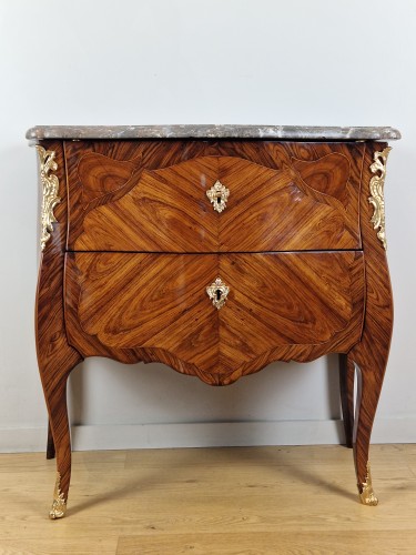 A Louis XV commode stamped Christophe Wolff - Furniture Style Louis XV