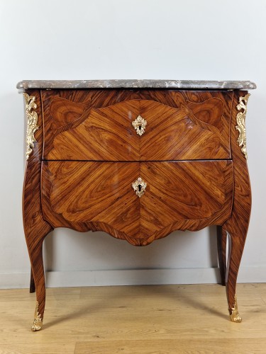 Commode Louis XV Estampillée Christophe Wolff - Mobilier Style Louis XV