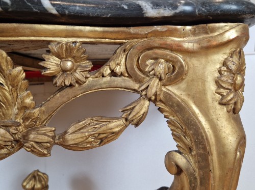 Antiquités - Console en bois doré d’époque Louis XV, Aix en Provence vers 1760