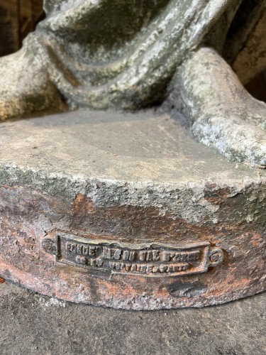 Antiquités - Paire de statues porte-torchères en fonte de fer du Val d’Osne d’après Mathurin Moreau