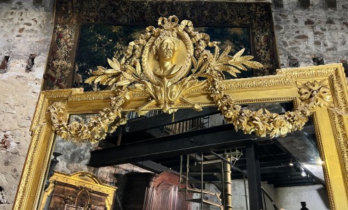 XIXe siècle - Monumental miroir Napoléon III  en bois doré au profil d’Apollon