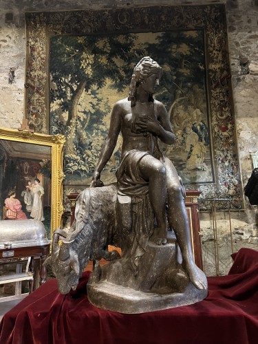 Nymphe et la chèvre Amalthée, statue en fonte de fer du Val d'Oosne XIXe - Matériaux & Architecture Style Napoléon III