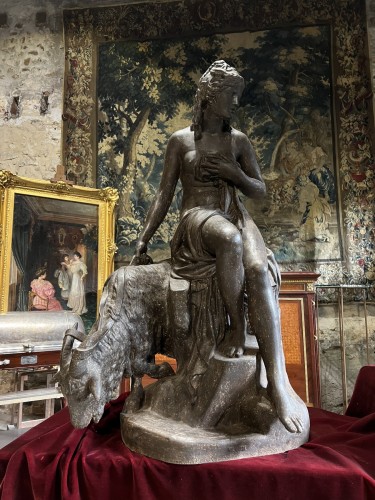 Nymphe et la chèvre Amalthée, statue en fonte de fer du Val d'Oosne XIXe - Napoléon III