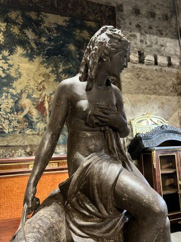 Antiquités - Nymphe et la chèvre Amalthée, statue en fonte de fer du Val d'Oosne XIXe