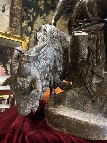 Antiquités - Nymphe et la chèvre Amalthée, statue en fonte de fer du Val d'Oosne XIXe