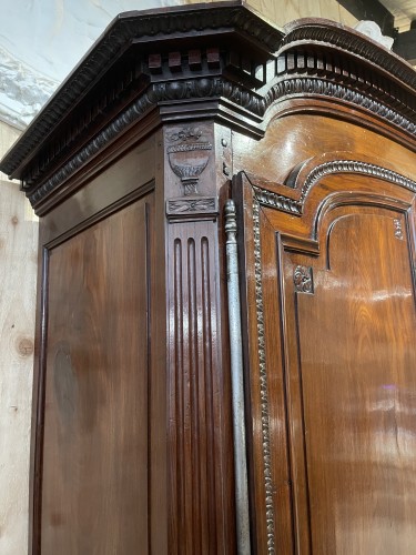 Antiquités - Armoire bordelaise en acajou d’époque Louis XVI