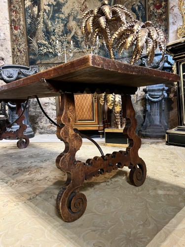 Table espagnole du XVIIe siècle en noyer et fer forgé - Antiquités Simon