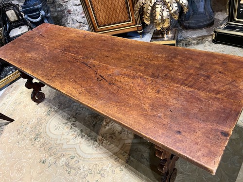 XVIIe siècle - Table espagnole du XVIIe siècle en noyer et fer forgé