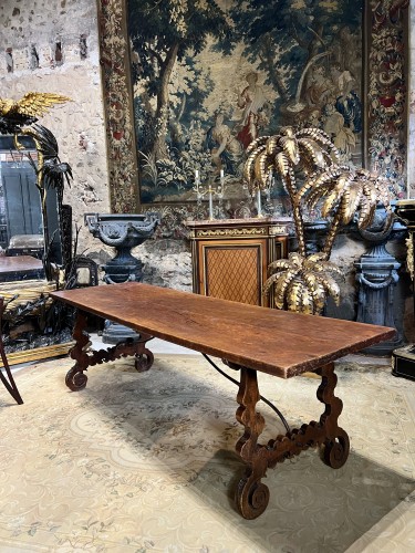 Antiquités - Table espagnole du XVIIe siècle en noyer et fer forgé