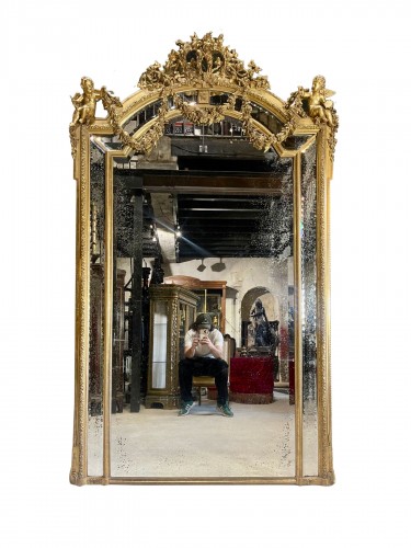 Miroir Napoléon III en bois doré aux angelots musiciens
