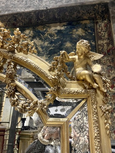 Miroir Napoléon III en bois doré aux angelots musiciens - Antiquités Simon