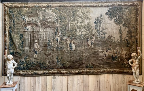 Tapisserie d'Aubusson du début XVIIIe siècle, scène de fête villageoise - Tapisserie & Tapis Style Louis XV