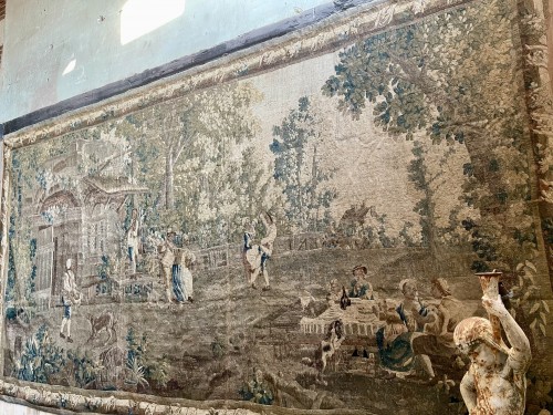 Tapisserie d'Aubusson du début XVIIIe siècle, scène de fête villageoise - Antiquités Simon