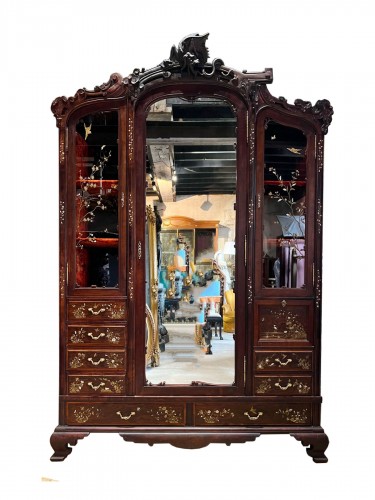 Japanese lacquer bookcase attributed to Perret and Vibert